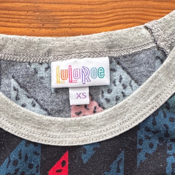 LuLaRoe Randy Raglan Tee - Picture 2 of 3